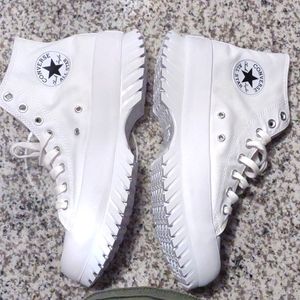 1 pair of Converse white on white lugged platforms